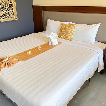 Blue Beach Grand Resort And Spa In Chalong Phuket By Dayuu Ban Saiyuan Exteriör bild