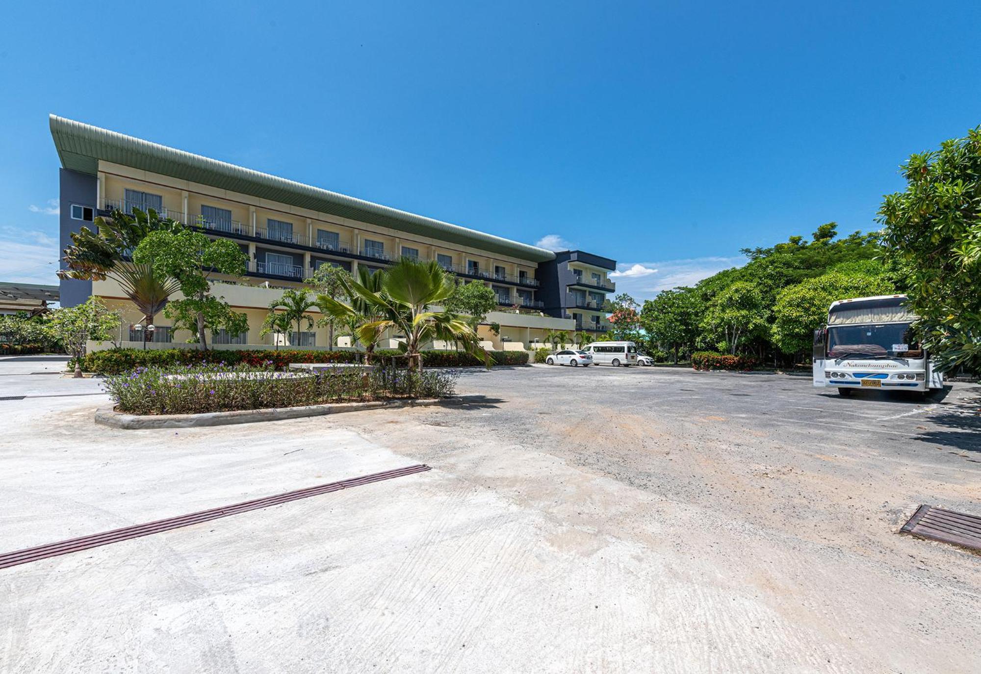 Blue Beach Grand Resort And Spa In Chalong Phuket By Dayuu Ban Saiyuan Exteriör bild