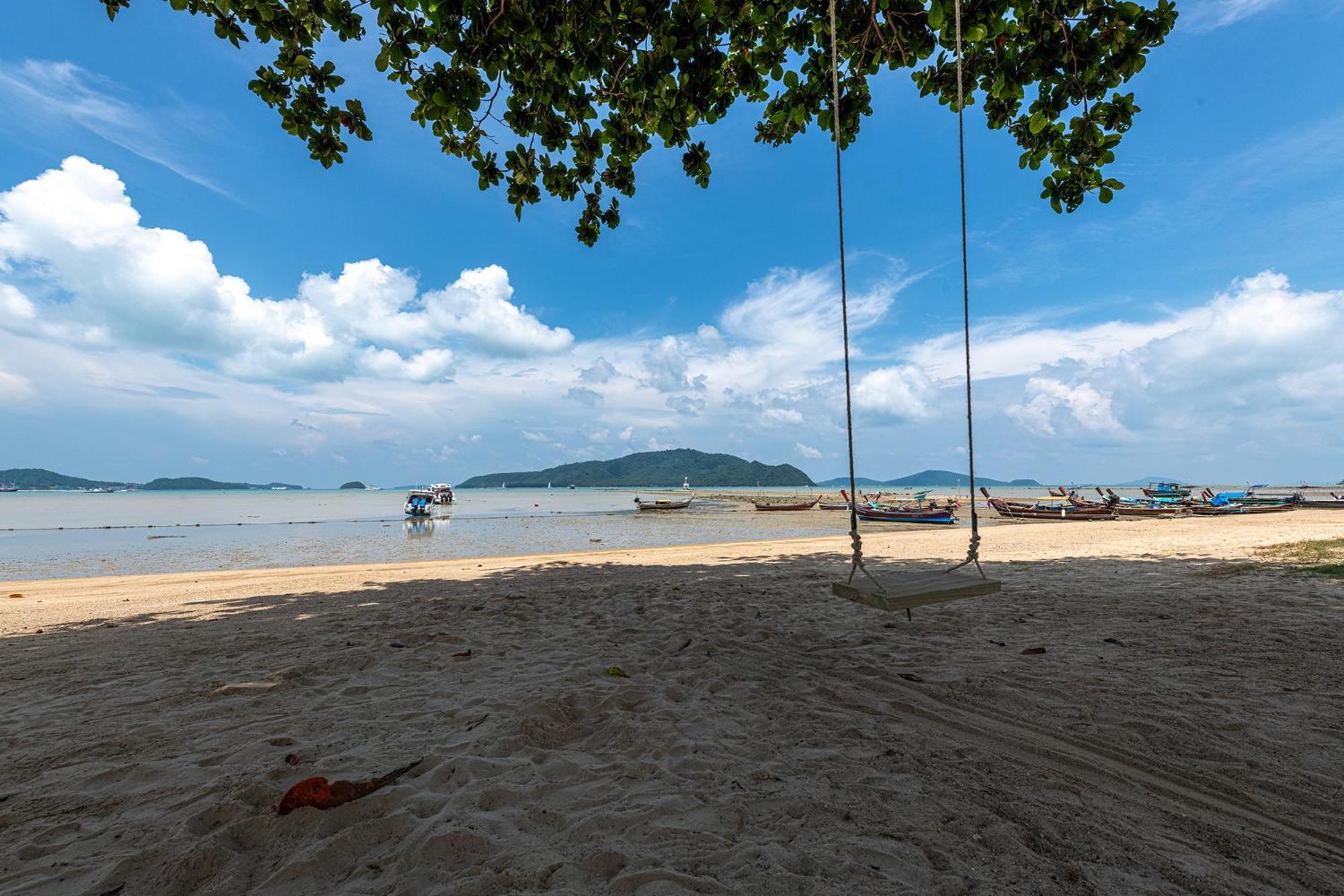Blue Beach Grand Resort And Spa In Chalong Phuket By Dayuu Ban Saiyuan Exteriör bild