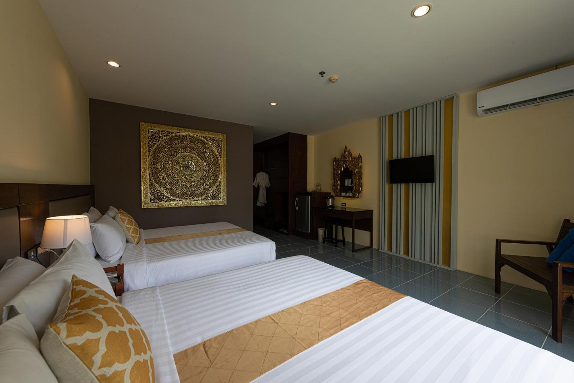 Blue Beach Grand Resort And Spa In Chalong Phuket By Dayuu Ban Saiyuan Exteriör bild