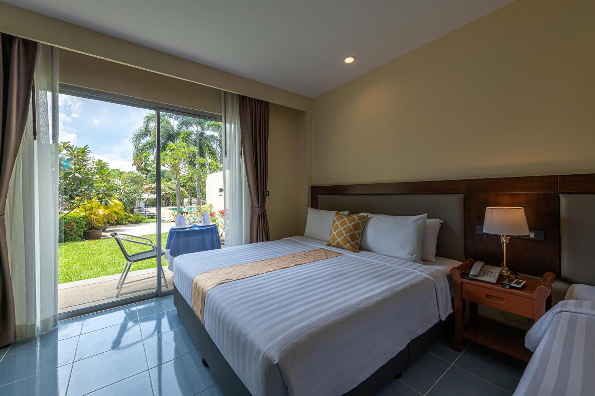 Blue Beach Grand Resort And Spa In Chalong Phuket By Dayuu Ban Saiyuan Exteriör bild