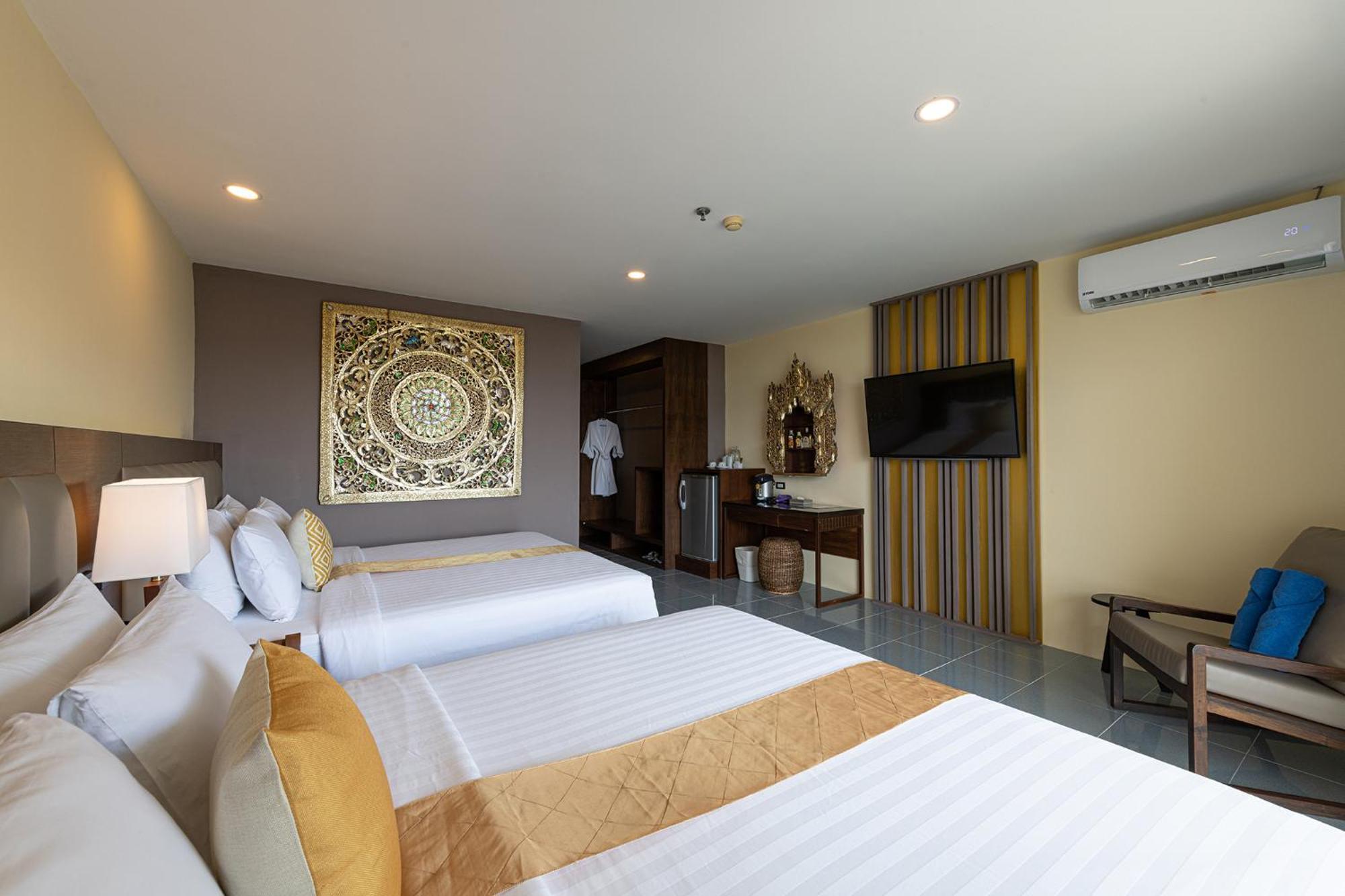 Blue Beach Grand Resort And Spa In Chalong Phuket By Dayuu Ban Saiyuan Exteriör bild