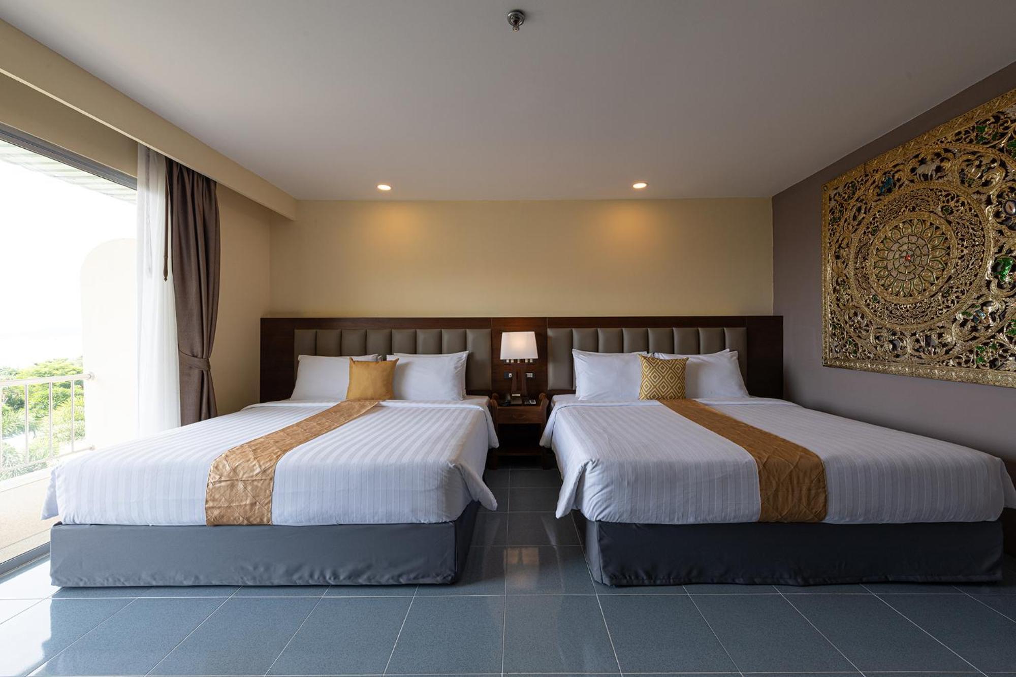 Blue Beach Grand Resort And Spa In Chalong Phuket By Dayuu Ban Saiyuan Exteriör bild