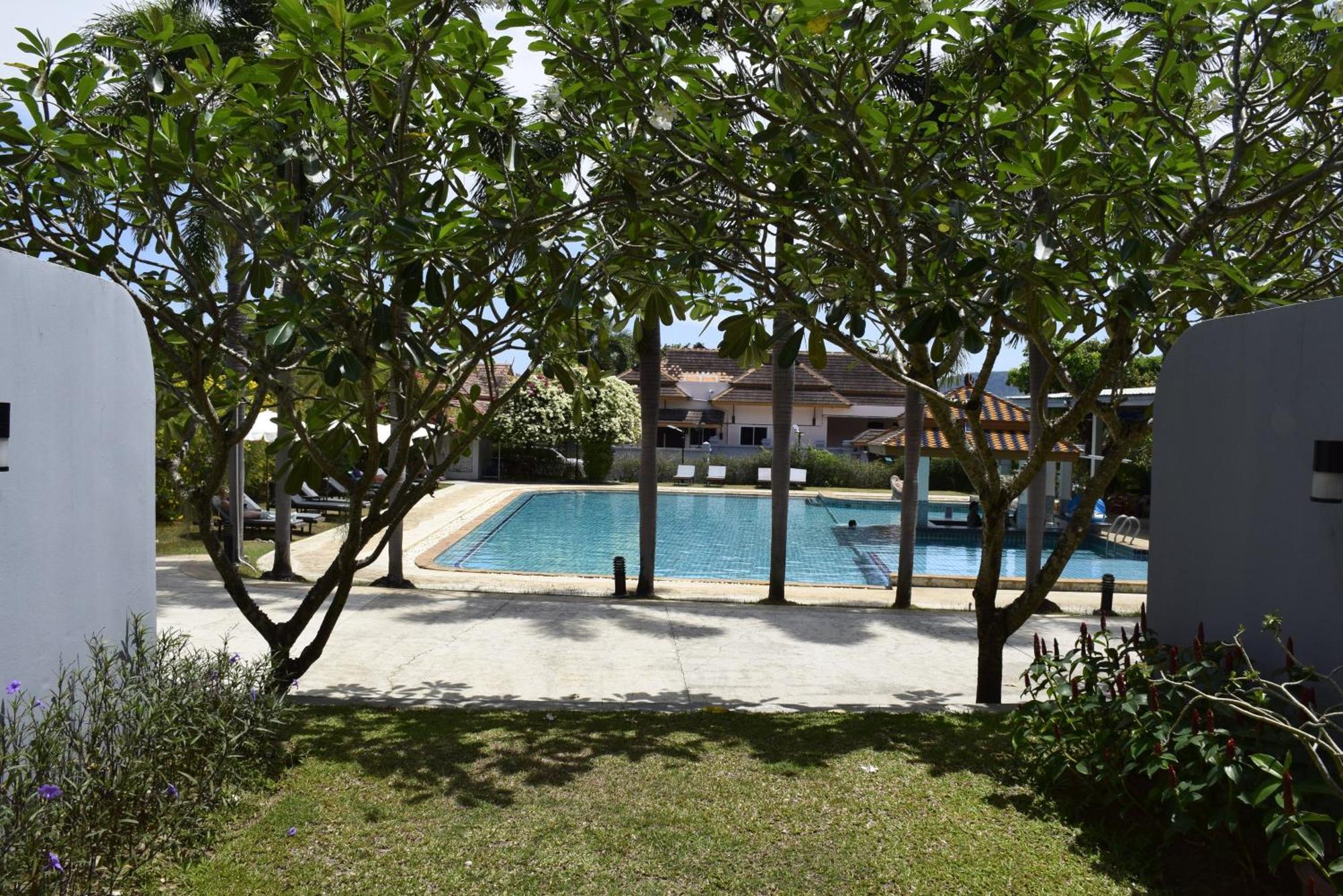 Blue Beach Grand Resort And Spa In Chalong Phuket By Dayuu Ban Saiyuan Exteriör bild