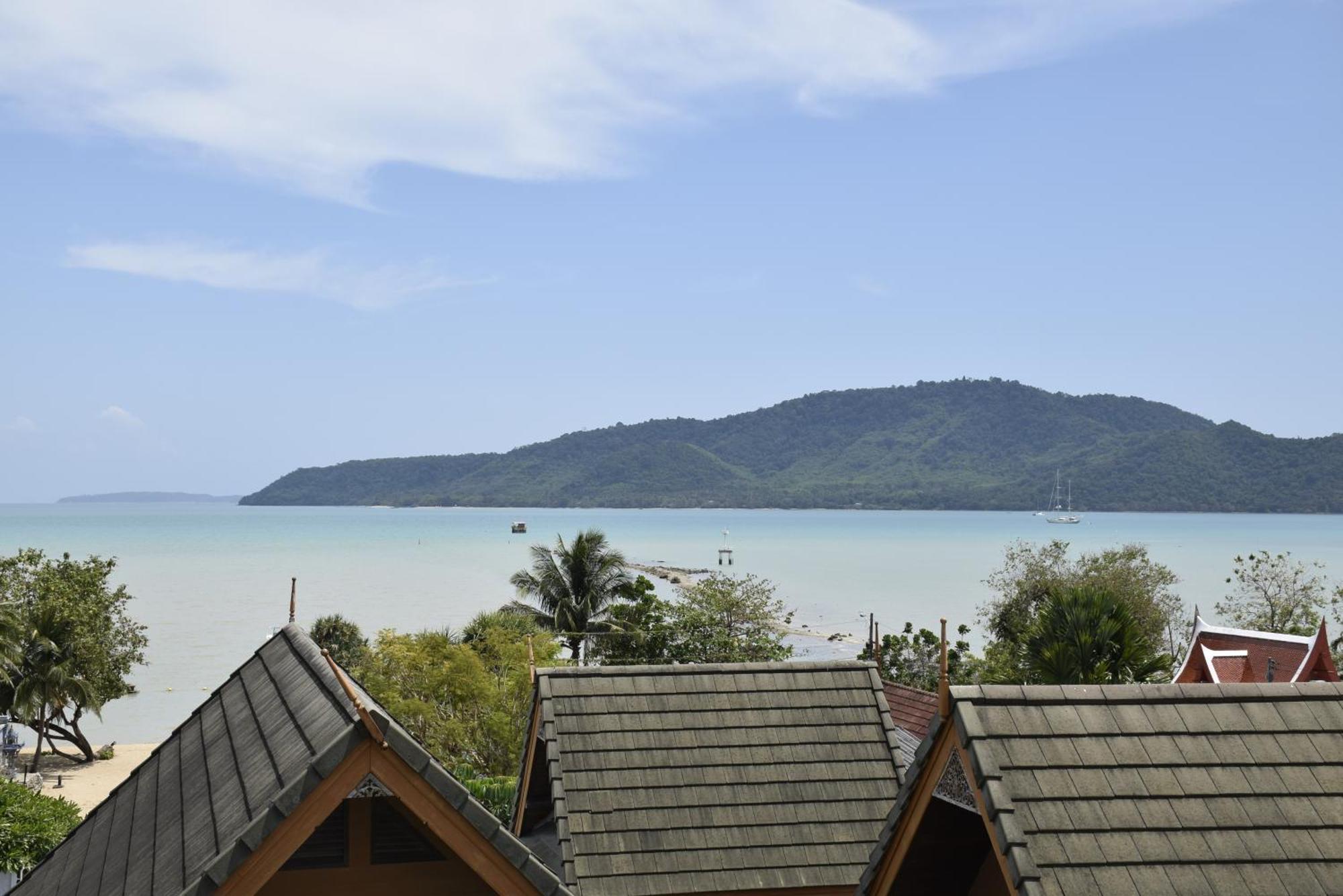 Blue Beach Grand Resort And Spa In Chalong Phuket By Dayuu Ban Saiyuan Exteriör bild