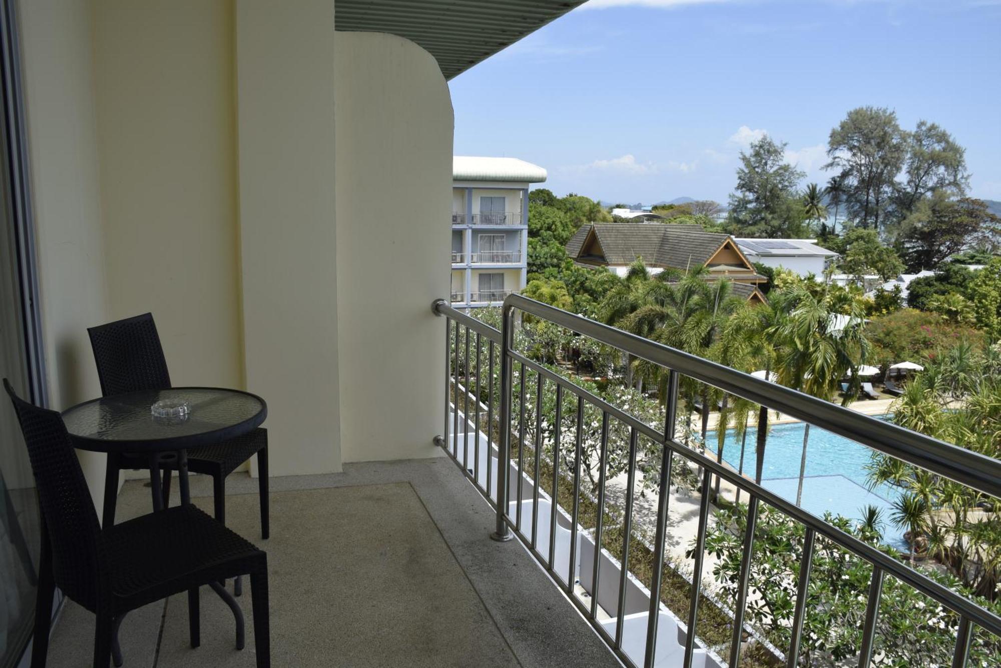 Blue Beach Grand Resort And Spa In Chalong Phuket By Dayuu Ban Saiyuan Exteriör bild