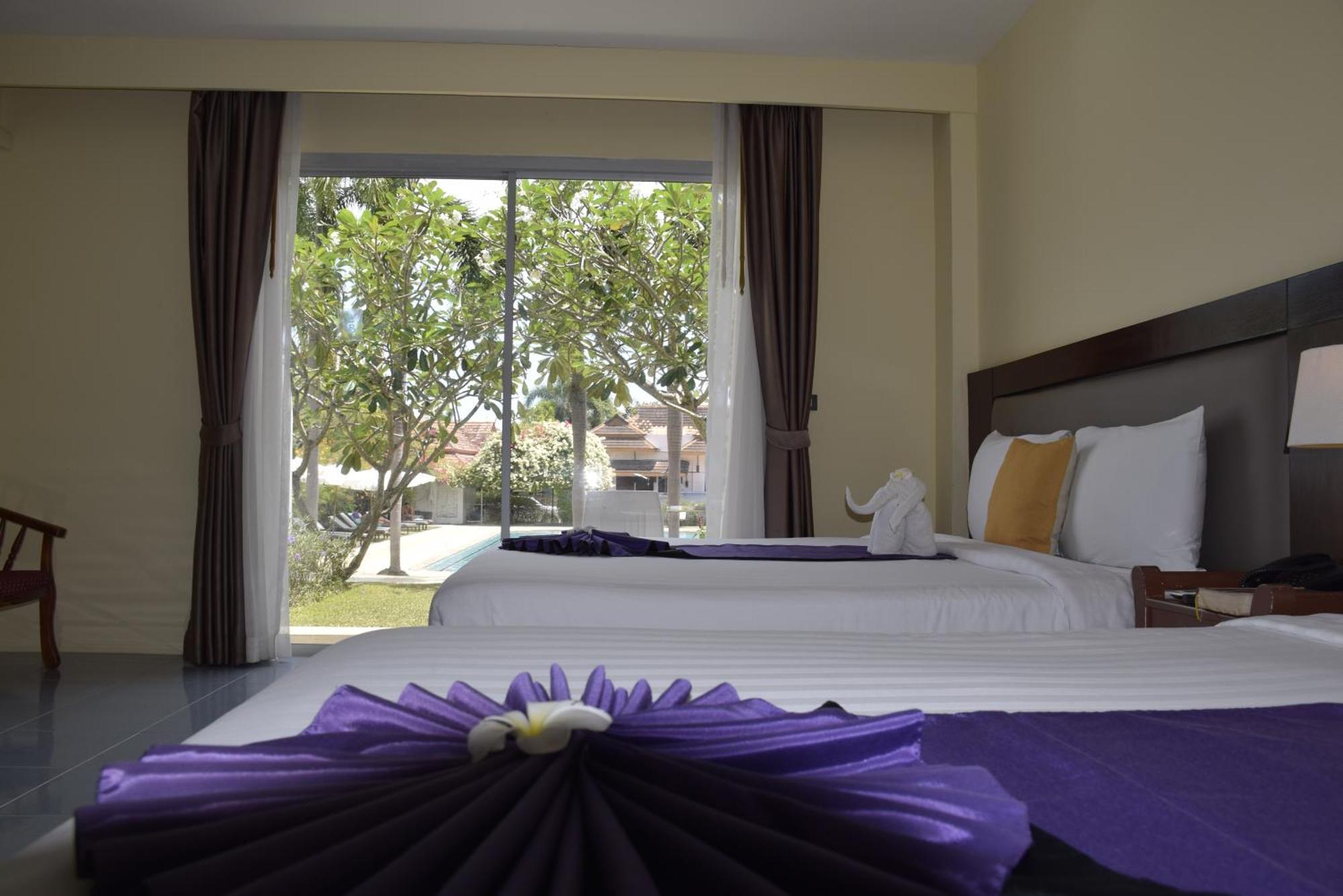 Blue Beach Grand Resort And Spa In Chalong Phuket By Dayuu Ban Saiyuan Exteriör bild
