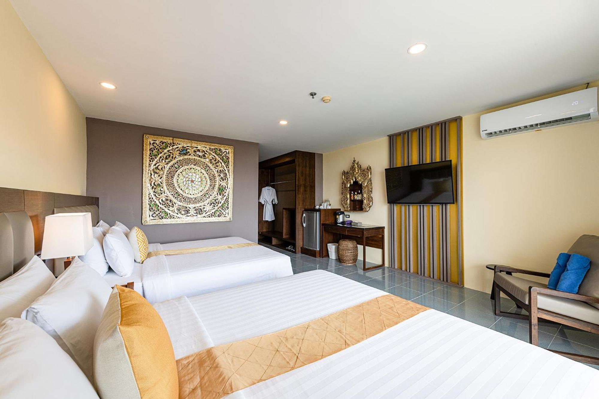 Blue Beach Grand Resort And Spa In Chalong Phuket By Dayuu Ban Saiyuan Exteriör bild